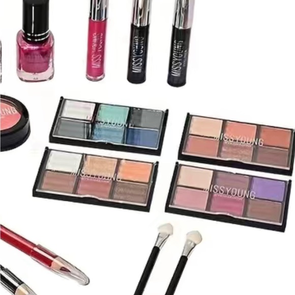 📦💥BUNDLED ENTIRE MAKEUP COLLECTION - Picture 3 of 5